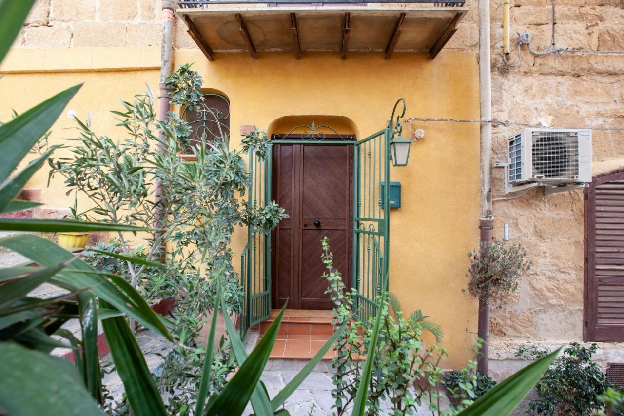 La Sedia Rossa Historical Centre Apartment อากริเจนโต ภายนอก รูปภาพ